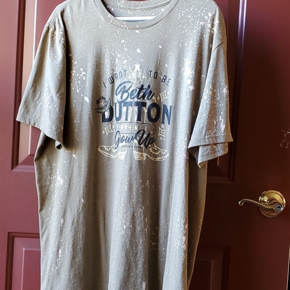 Southern Bliss acid wash tan/ olive Beth Dutton SS Tee XXL
